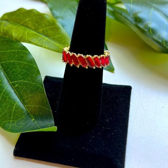 Red Rhinestone Ring Sz 7 - Picture 2 of 2